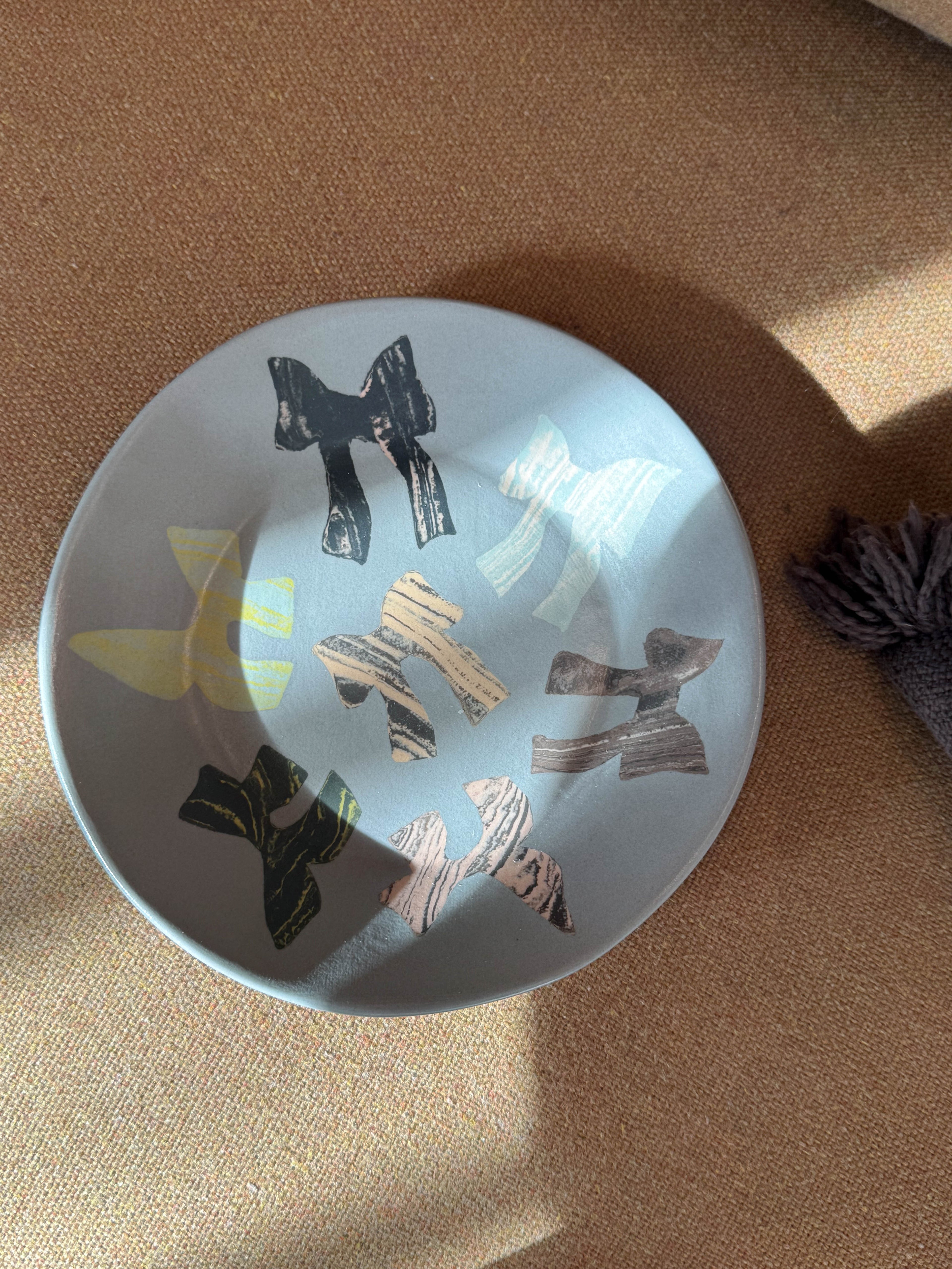 Ribbon Motif Plate