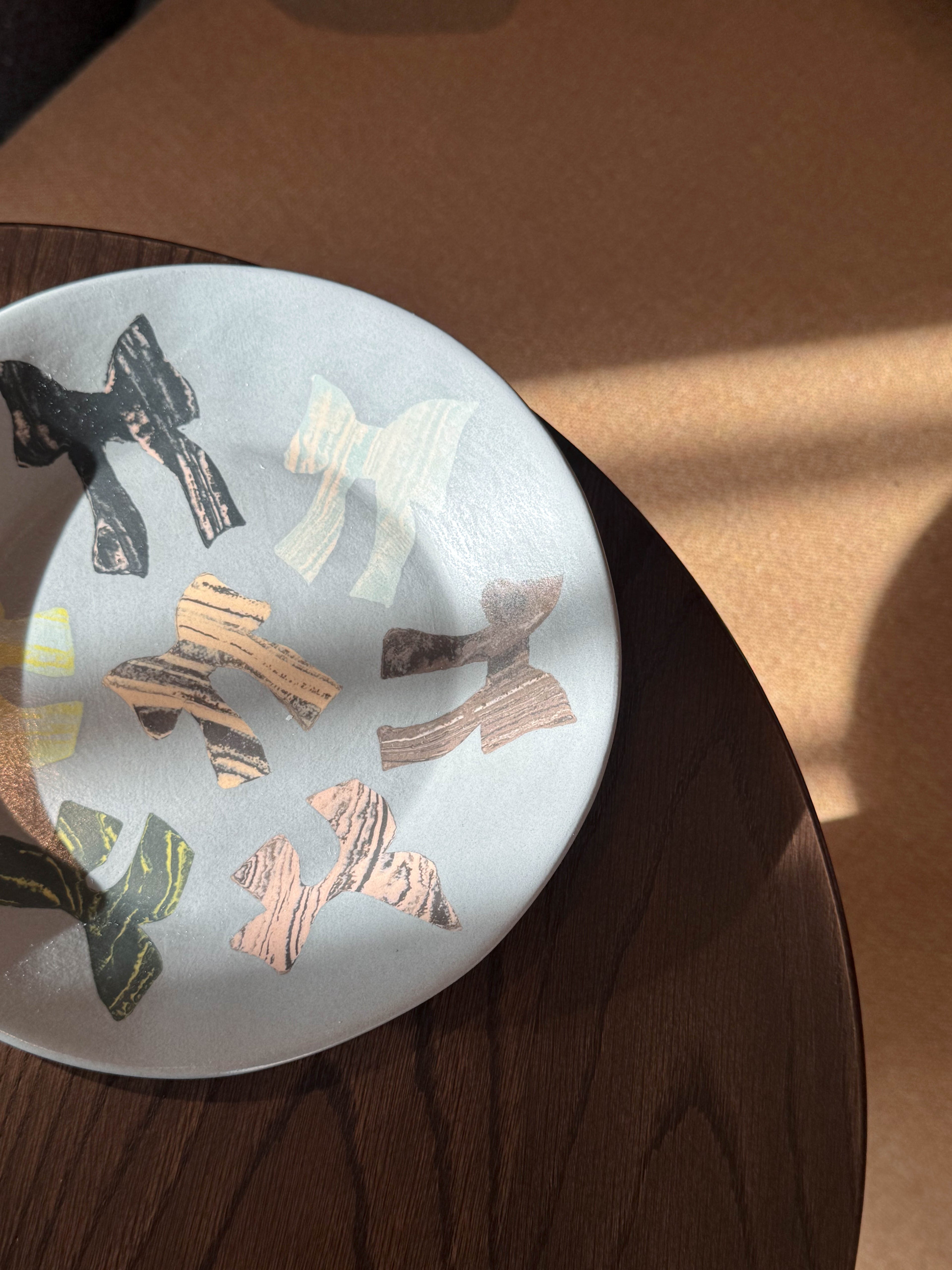 Ribbon Motif Plate