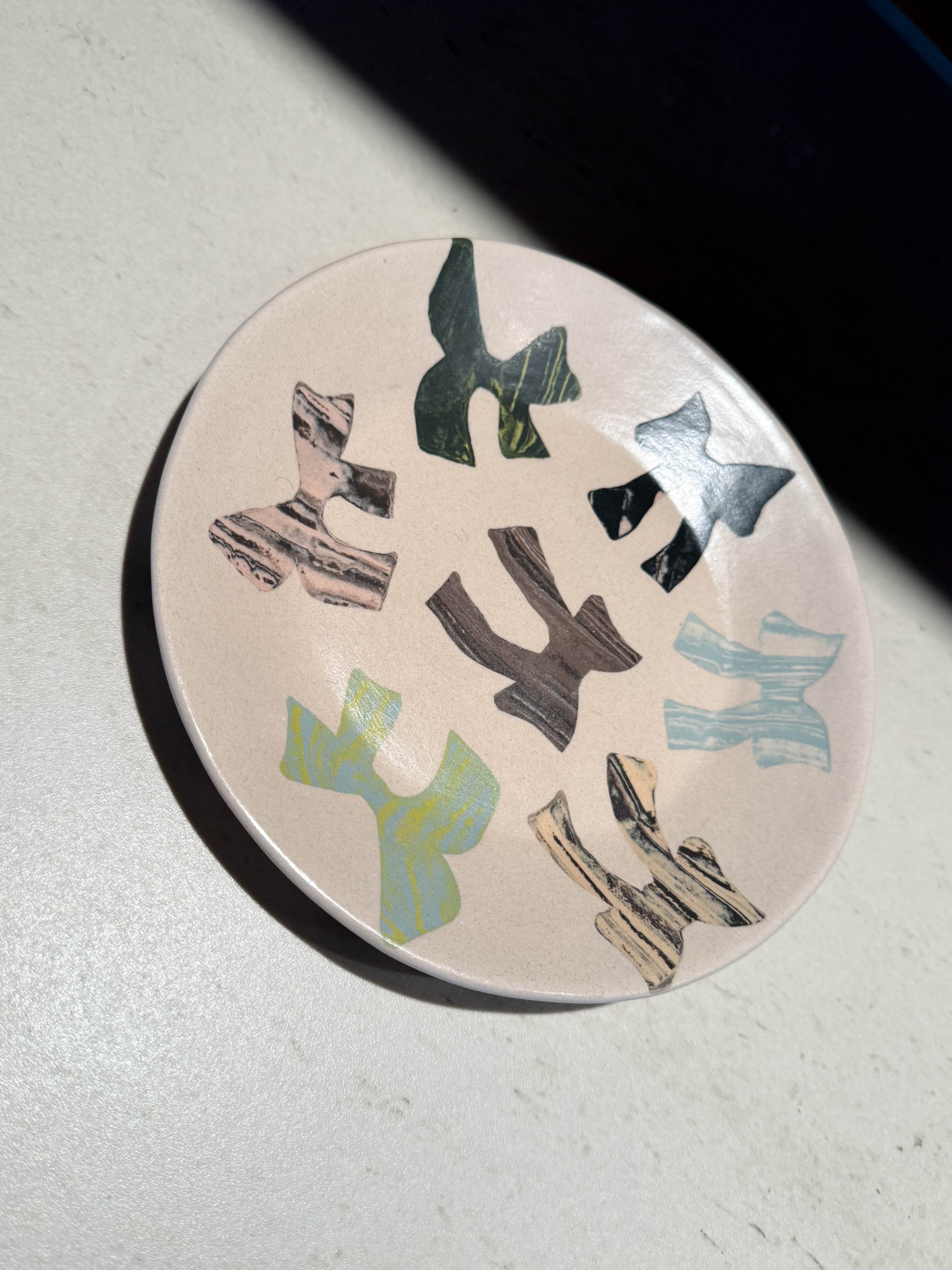 Ribbon Motif Plate