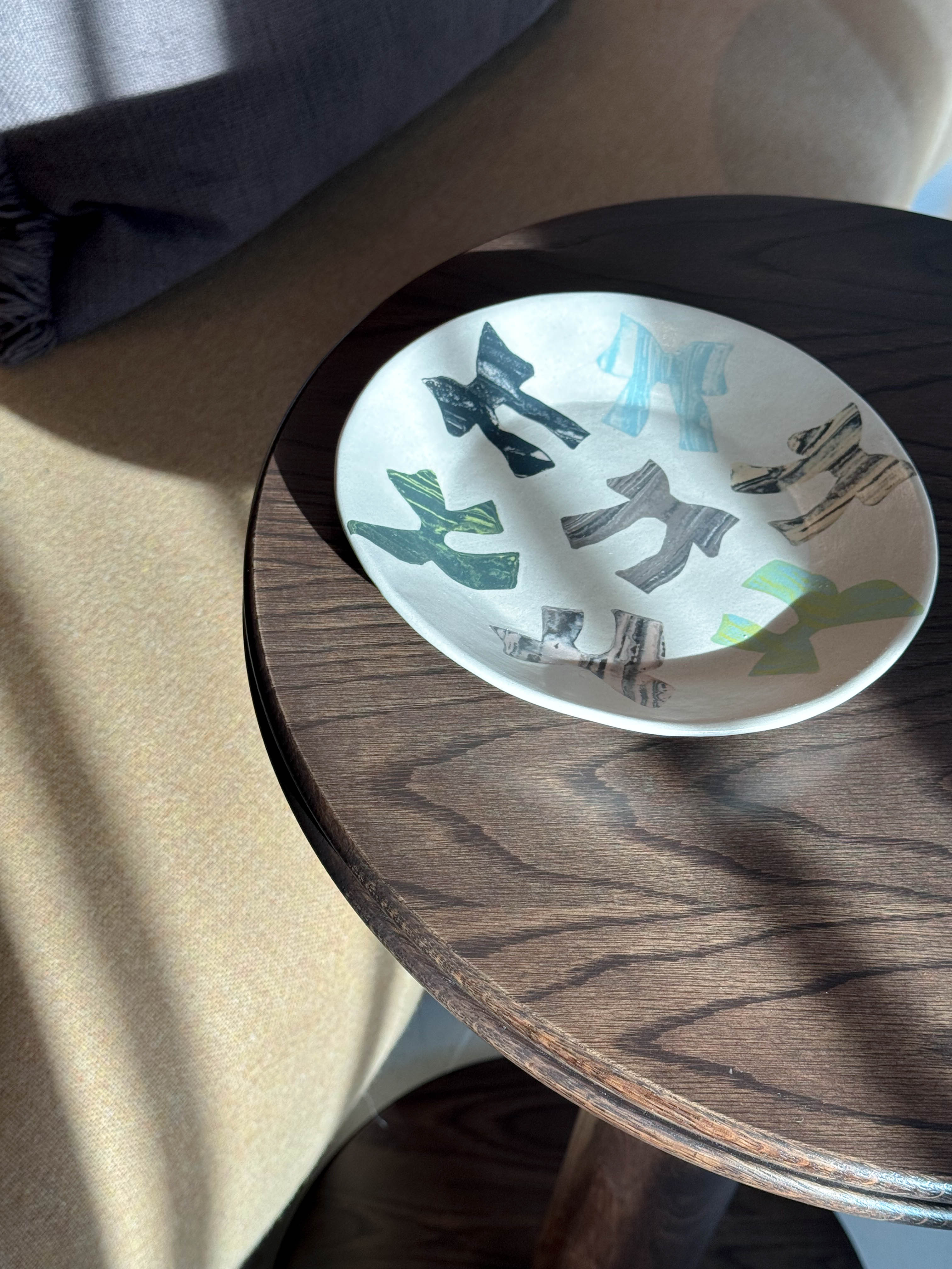 Ribbon Motif Plate